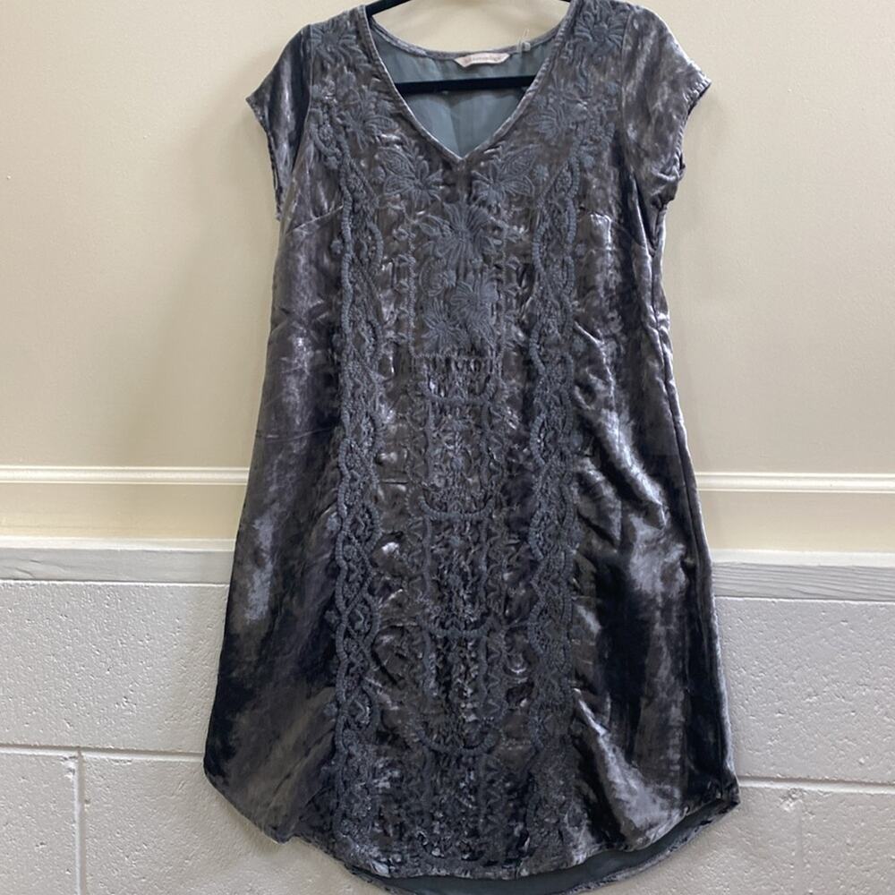 Soft Surroundings women’s XS midi gray velvet embroidered short sleeve dress